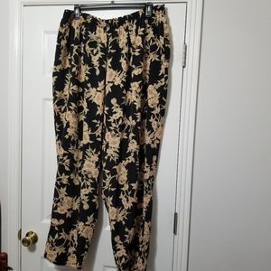 Plus Size - Jacque & Koko Black Floral Pull-on Elastic Waist Pants - Size 26/28